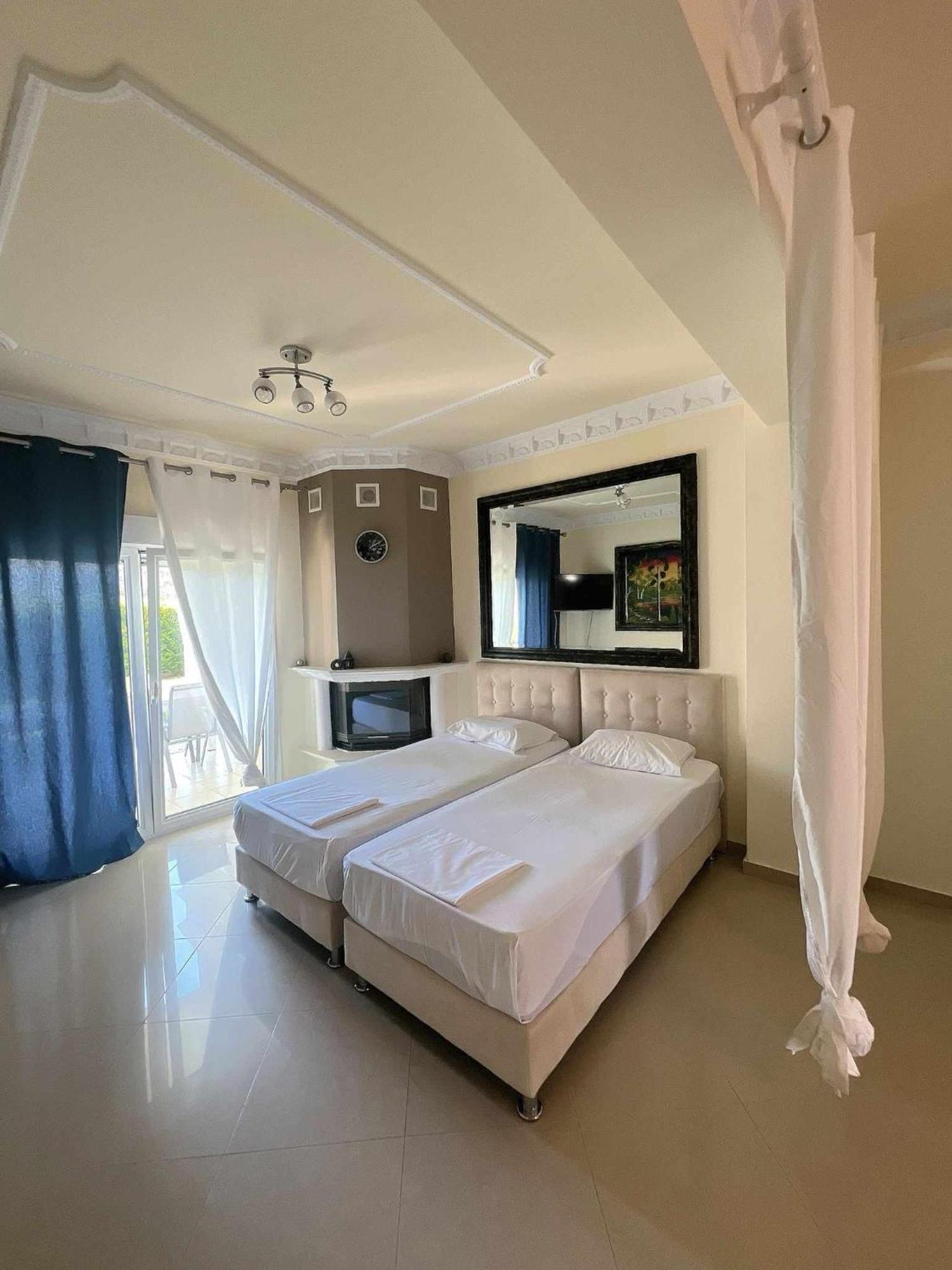 Apartments Alexandros Polychrono Luaran gambar